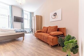 Chic 1BR Apt Walk to Vienna Sights