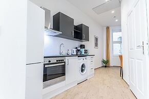 Chic 1BR Apt Walk to Vienna Sights