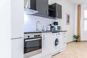 Chic 1BR Apt Walk to Vienna Sights