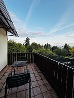Spacious Budget Home Garden Stay