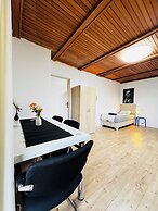 Spacious Budget Home Garden Stay