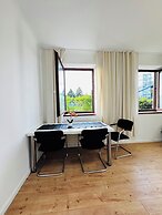 Spacious Budget Home Garden Stay