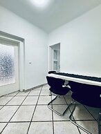 Spacious Budget Home Garden Stay