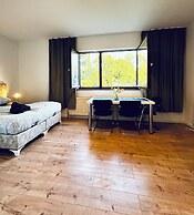 Spacious Budget Home Garden Stay
