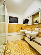 Spacious Budget Home Garden Stay