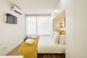 Santa Barbara Flat by Minhos Guest
