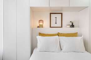 Santa Barbara Flat by Minhos Guest