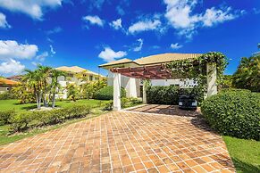 Villa Buganvilla 252 - 4BR Pool Jacuzzi Golf