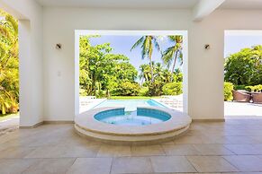 Villa Buganvilla 252 - 4BR Pool Jacuzzi Golf