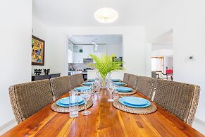 Villa Buganvilla 252 - 4BR Pool Jacuzzi Golf