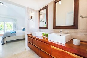 Villa Buganvilla 252 - 4BR Pool Jacuzzi Golf