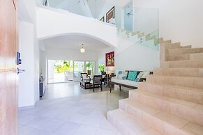 Villa Buganvilla 252 - 4BR Pool Jacuzzi Golf