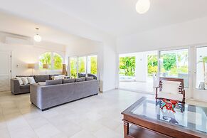 Villa Buganvilla 252 - 4BR Pool Jacuzzi Golf