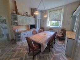 Ashleigh House
