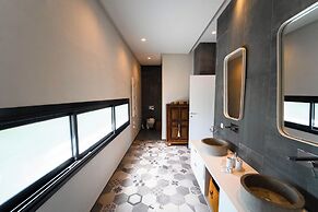Villa Jar l Gance et Authenticit
