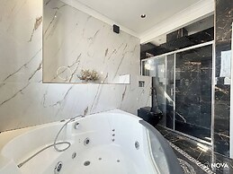 Elegant Family Home, 2x Jacuzzi Corner Bath