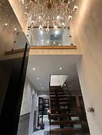 Elegant Family Home, 2x Jacuzzi Corner Bath
