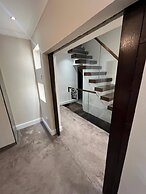 Elegant Family Home, 2x Jacuzzi Corner Bath