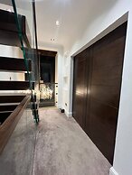 Elegant Family Home, 2x Jacuzzi Corner Bath