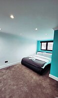 Elegant Family Home, 2x Jacuzzi Corner Bath