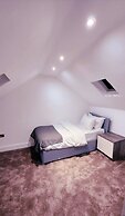 Elegant Family Home, 2x Jacuzzi Corner Bath