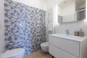 Rental in Rome Colosseo Modern Apartment