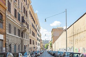 Rental in Rome Colosseo Modern Apartment
