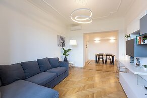 Rental in Rome Colosseo Modern Apartment