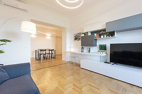 Rental in Rome Colosseo Modern Apartment