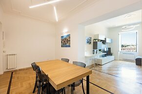 Rental in Rome Colosseo Modern Apartment