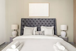 Peninsula One - 1710 Studio