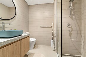 Peninsula One - 1710 Studio