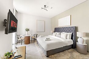Peninsula One - 1710 Studio