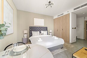 Peninsula One - 1710 Studio