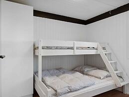 5 Star Holiday Home in Ronde
