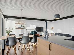 5 Star Holiday Home in Ronde