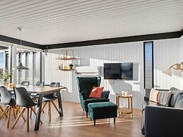5 Star Holiday Home in Ronde