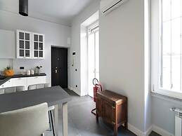 Charming Modern Apartment Near Argonne
