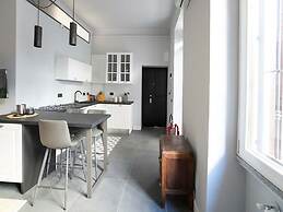 Charming Modern Apartment Near Argonne