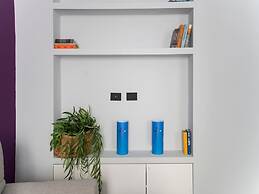 Charming Modern Apartment Near Argonne