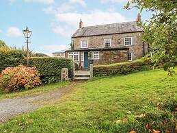 Tresarrett Manor