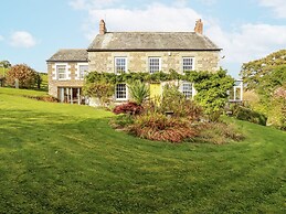 Tresarrett Manor