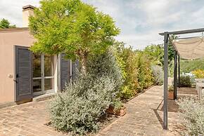 Villa Glicini - Delightful Cottage With Pool