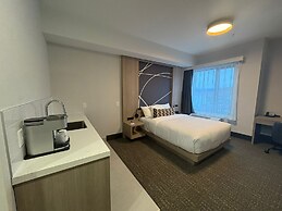 La Quinta Inn & Suites By Wyndham Kelowna Bc