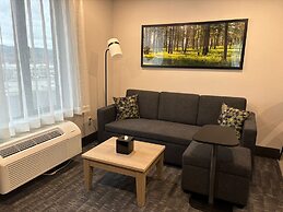 La Quinta Inn & Suites By Wyndham Kelowna Bc