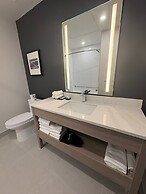 La Quinta Inn & Suites By Wyndham Kelowna Bc