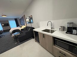La Quinta Inn & Suites By Wyndham Kelowna Bc