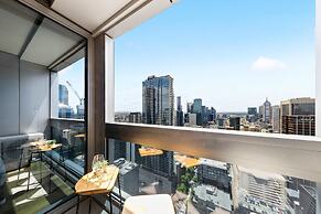 Cozy 2BR Apt Steps From Southern Cross, City Views