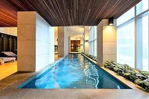 Cozy 2BR Apt Steps From Southern Cross, City Views