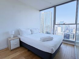 Cozy 2BR Apt Steps From Southern Cross, City Views